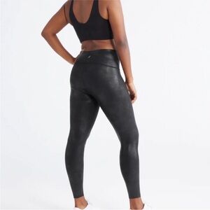 KNIX x The Birds Papaya Sculpt
Leggings Size M